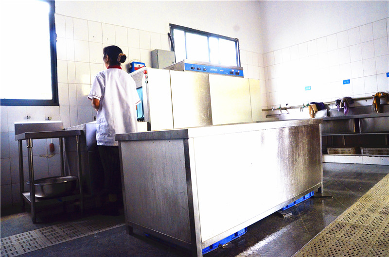 西华大学学校食堂日皮视频APP苹果下载设备现场图片