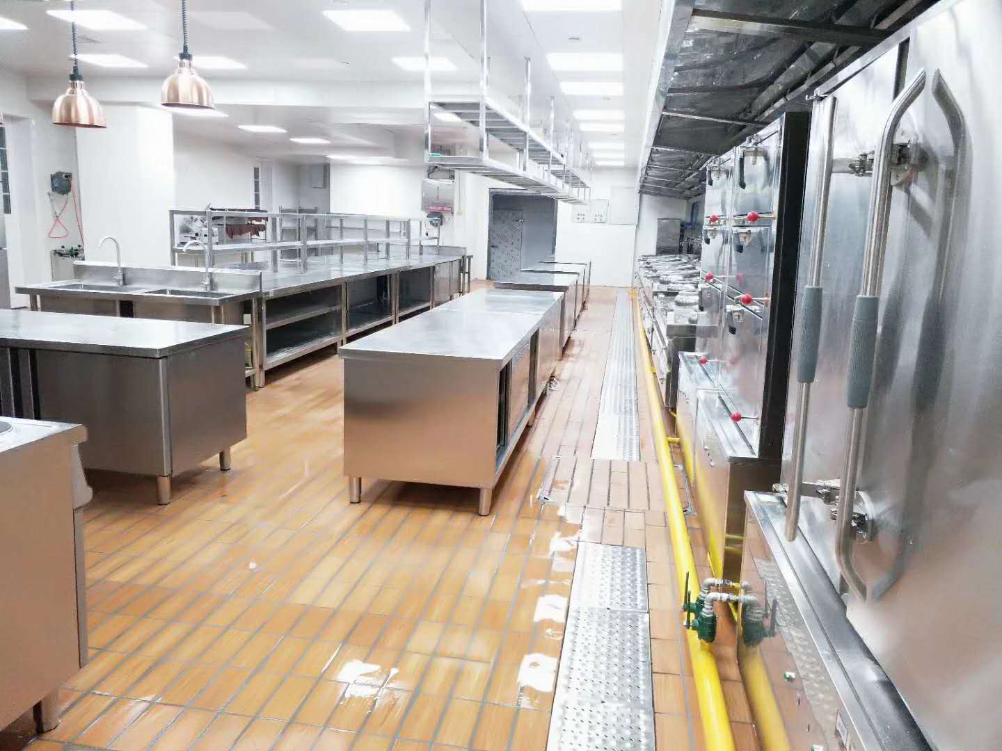 食堂日皮视频APP苹果下载设备