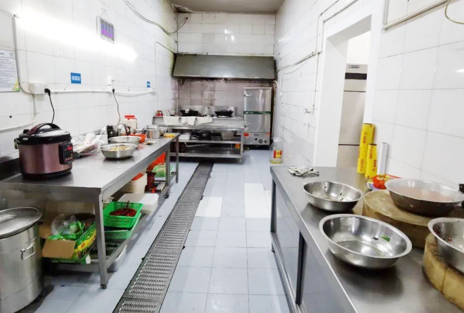 食堂日皮视频APP苹果下载设备之明沟