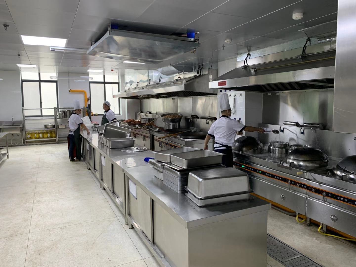 学校食堂日皮视频APP苹果下载设备