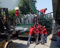 37°高温下，日皮视频软件下载日皮视频APP苹果下载设备公司的员工仍然在坚持工作