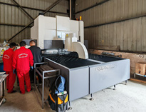 日皮视频软件下载斥巨资购进业内先进智能柔性折弯设备